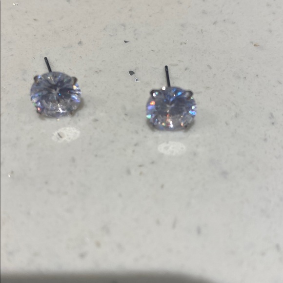 Jewelry - Elegant Round Silver Sparkling CZ Stud Earrings